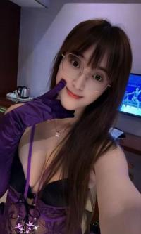 热辣白虎大长腿美眉